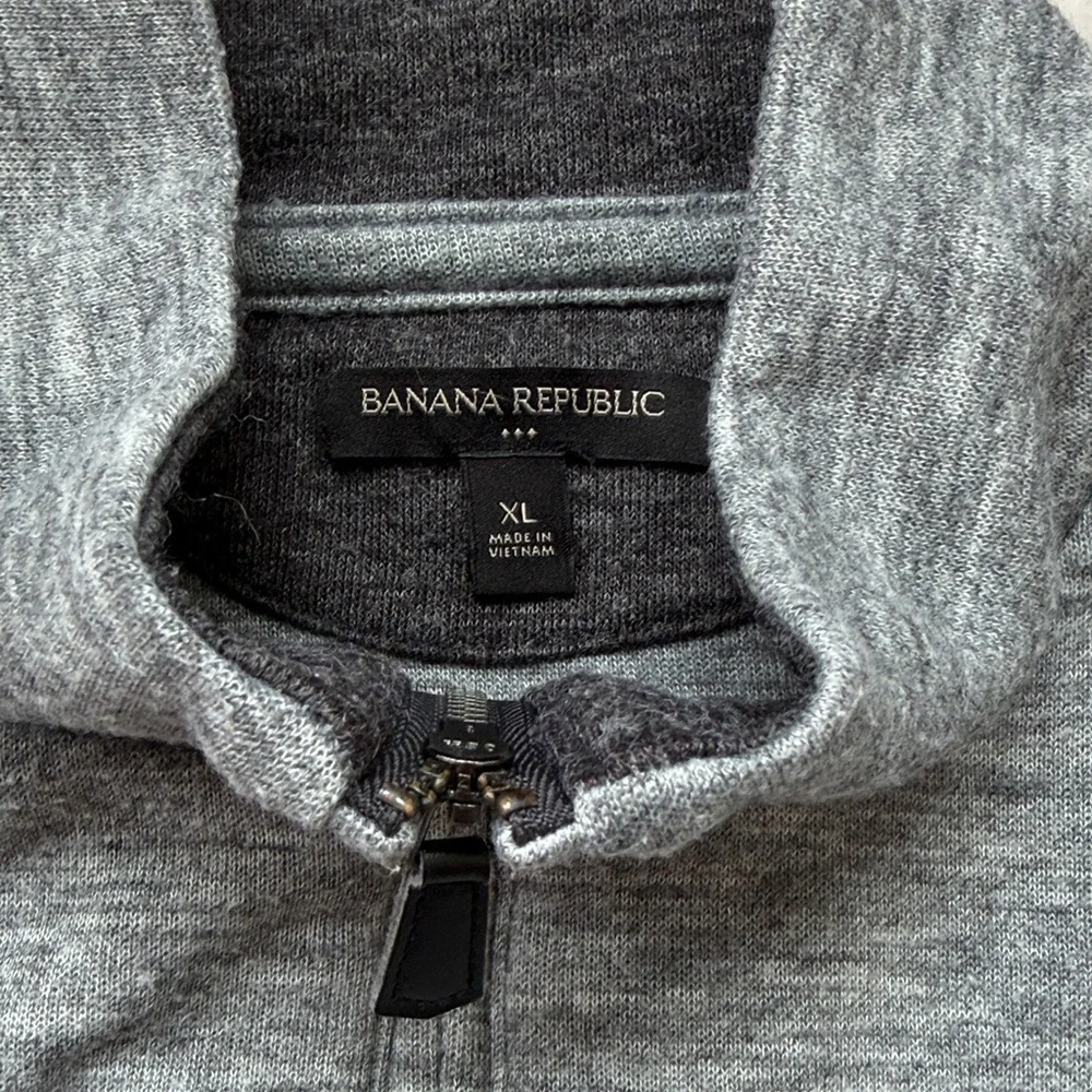 (149)Banana Republic Men's Gray Zip-Up Sweater